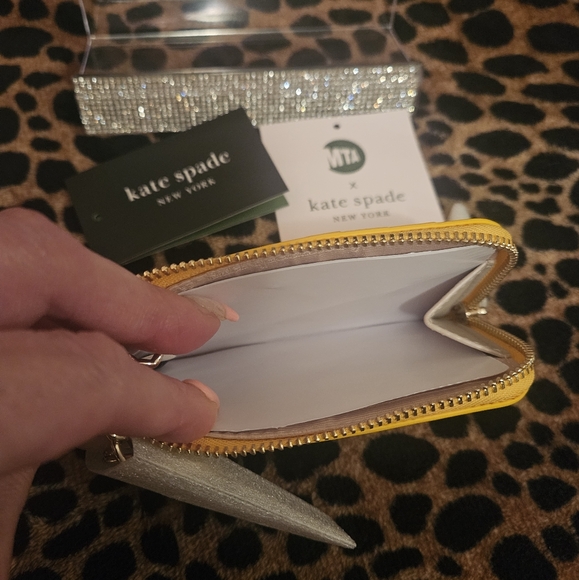 KATE SPADE NWT On A Roll Zip Cardholder 🚌 🚆Sold out - Picture 3 of 6